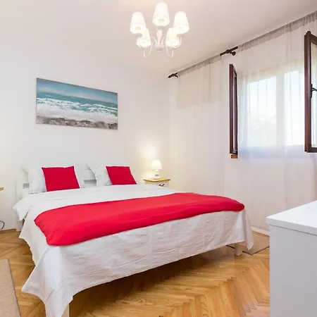 With Parking Space Kastel Stafilic, - 16086 Lejlighed