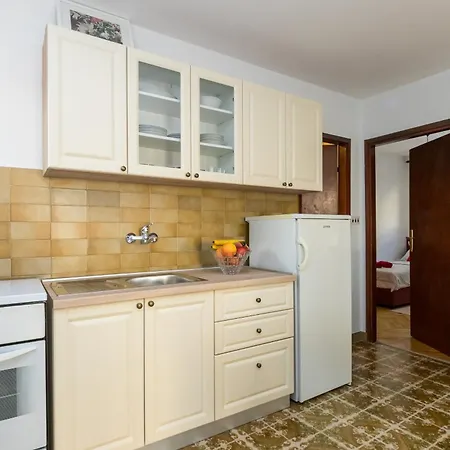 Lejlighed With Parking Space Kastel Stafilic, - 16086 *